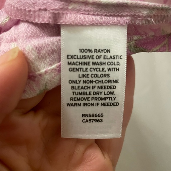 Womens 2X cropped tank top. Purple floral print - Picture 5 of 7